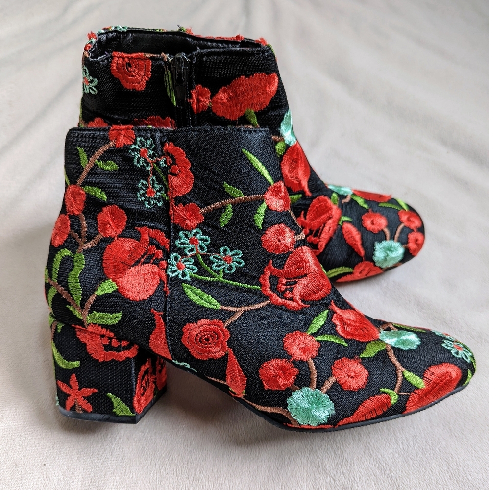 NEW embroidered heeled boots